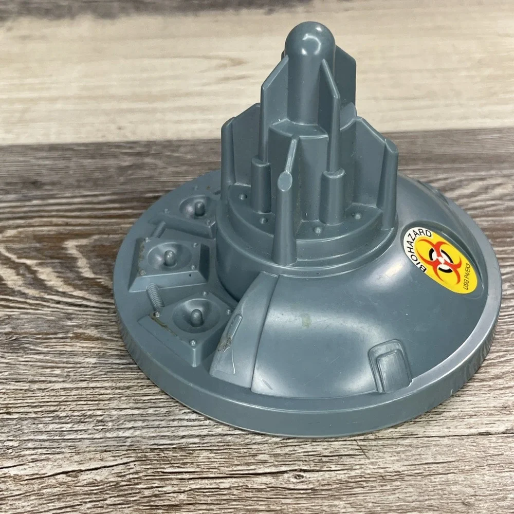 Vintage Kenner Jurassic Park Command Compound Egg Incubator Top Biohazard - 1993